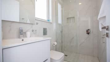 Villa, 3 Bedrooms | Bathroom | Shower, free toiletries, hair dryer, towels