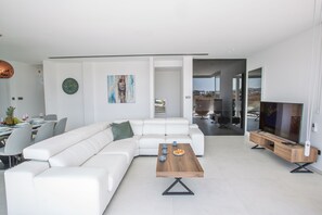 Biệt thự, 3 phòng ngủ | Phòng khách | TV màn hình phẳng 