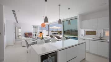 Villa, 3 Bedrooms | Private kitchen | Full-size fridge, microwave, oven, stovetop