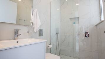 Villa, 3 Bedrooms | Bathroom | Shower, free toiletries, hair dryer, towels