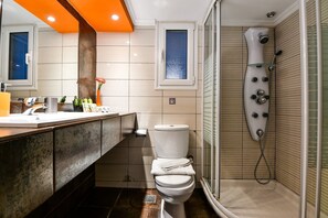 Bathtub, hair dryer, towels, soap - Star Acropolis apartment in Acropolis (Athens)