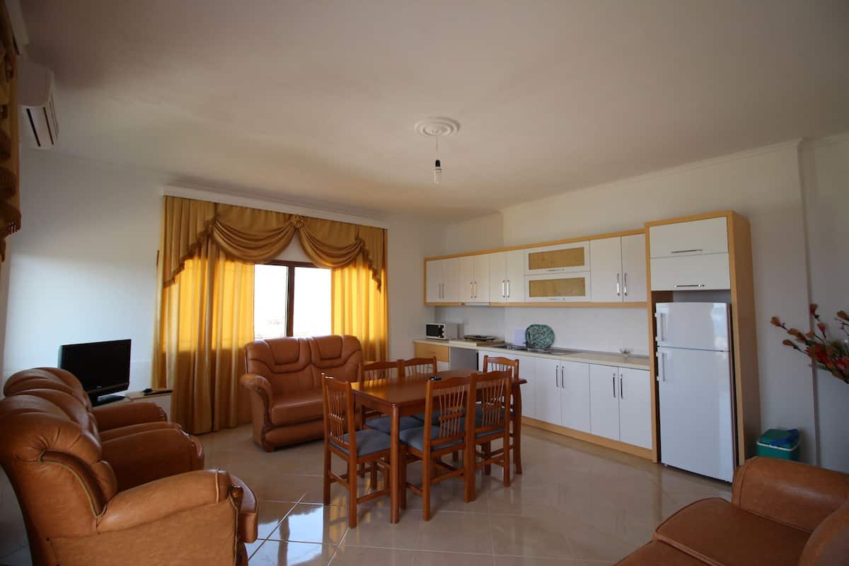 Apartment, 2 Bedrooms | Private kitchen