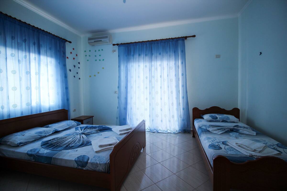 Desk, iron/ironing board, rollaway beds, free WiFi