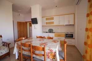 Apartment, 1 Schlafzimmer | Eigene Küche | Kühlschrank, Herdplatte, Wasserkocher mit Kaffee-/Teezubehör
