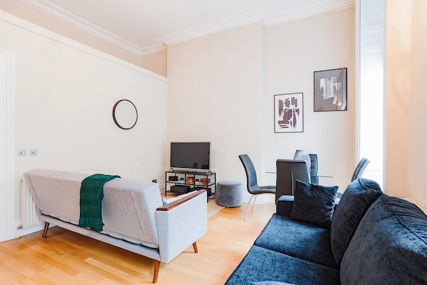 Appartement, 1 chambre | Aire de séjour | Téléviseur à écran plat
