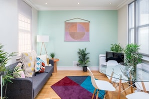Appartement, 1 chambre | Aire de séjour | Téléviseur à écran plat