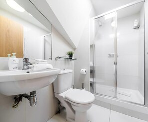 Apartment, 1 Schlafzimmer | Badezimmer | Dusche, kostenlose Toilettenartikel, Haartrockner, Handtücher