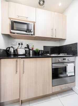 Apartment, 1 Schlafzimmer | Eigene Küche | Großer Kühlschrank, Mikrowelle, Ofen, Herdplatte