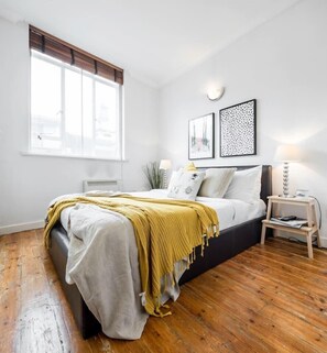 Iron/ironing board, free WiFi - Old Compton Street Apartments (London)