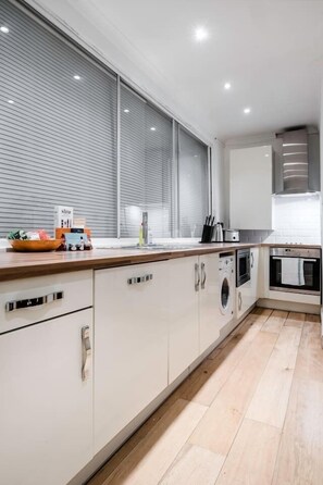 Centre of Soho - Amazing 2 bedroom Flat | Private kitchen - Old Compton Street Apartments (London)