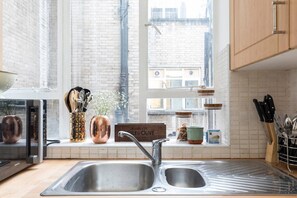 Private kitchen - Old Compton Street Apartments (London)