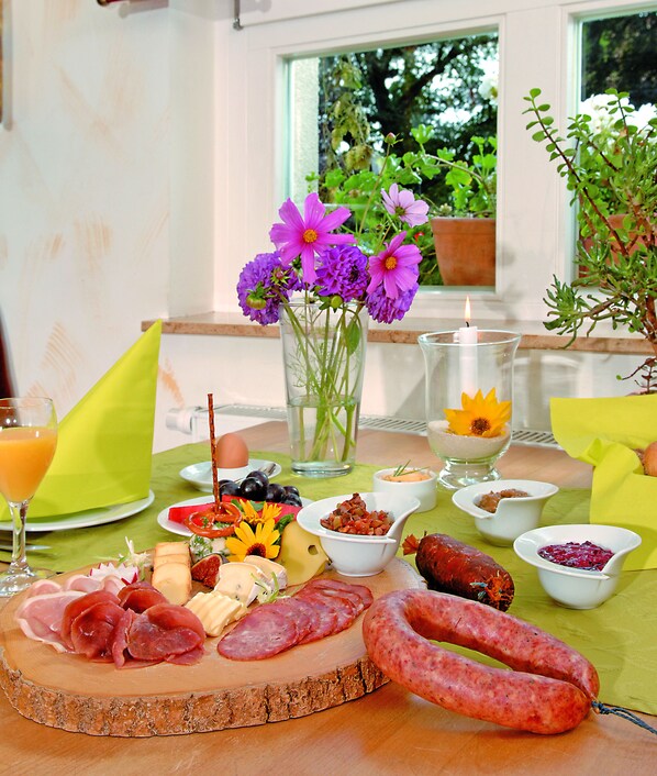 Buffet déjeuner gratuit tous les jours