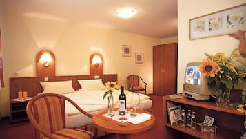 Desk, free WiFi, bed sheets