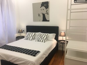 2 chambres, coffres-forts dans les chambres, fer et planche à repasser