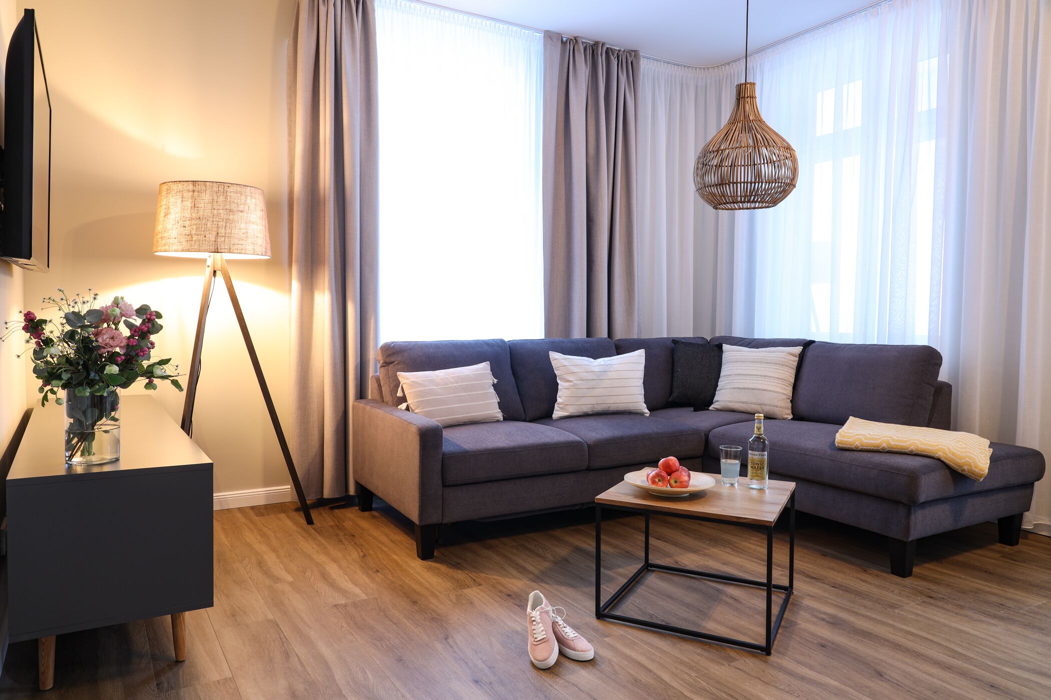 Junior Suite (final cleaning fee of 125 EUR incl) | Living room | Flat-screen TV
