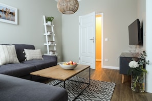 Svit - terrass (final cleaning fee 125 EUR incl) | Vardagsrum | Platt-tv