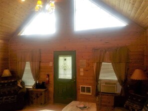 TV, fireplace - High Mountain Cabin (Ruidoso)
