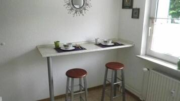 Standard-Apartment | Eigene Küche | Kühlschrank, Mikrowelle, Herdplatte, Geschirrspüler