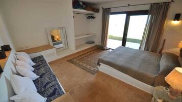 Villa, 6 Bedrooms | Individually decorated, individually furnished, free WiFi, bed sheets
