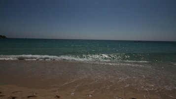 Perto da praia, areia branca