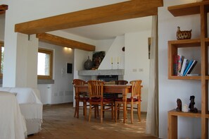 Villa, 4 Bedrooms | In-room dining - Villa Monti di Mola (Arzachena)