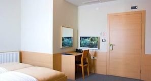 Double Room | Minibar, in-room safe, desk, free cribs/infant beds - Hotel Lika Jug (Brinje)