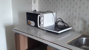 Kühlschrank, Mikrowelle, Ofen, Reiskocher