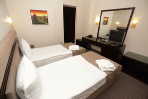 Chambre Standard Double ou avec lits jumeaux | 1 chambre, minibar, bureau, lits pliants/supplémentaires