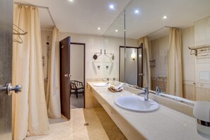 Free toiletries, hair dryer, bathrobes, slippers - Bansko SPA & Holidays Hotel (Bansko)