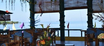 Bamboo beach Conalum est une station balnéaire avec un restaurant européen / asiatique.