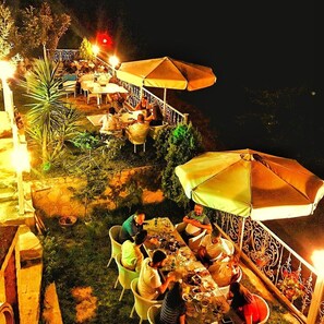 Se sirven desayunos, comidas y cenas 