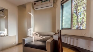 Premium Room | Living room - Hotel Royal Inn (Mumbai)