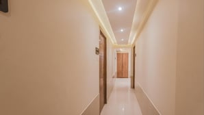Hallway - Hotel Royal Inn (Mumbai)