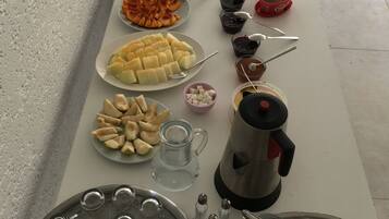 Petit déjeuner composé de spécialités régionales (12 USD par personne)