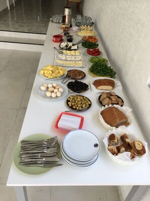 Dagelijks ontbijt met lokale gerechten (toeslag)