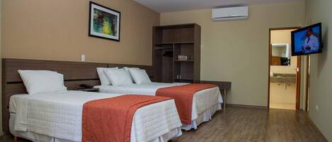 Superior Triple Room | Minibar, desk, free WiFi, bed sheets