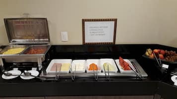Café da manhã com buffet grátis todos os dias