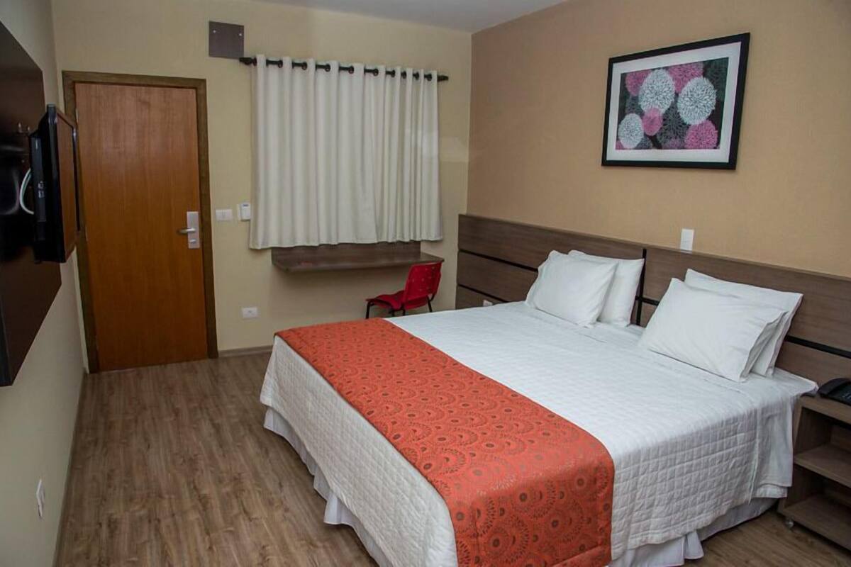 minibar, desk, free wifi, bed sheets