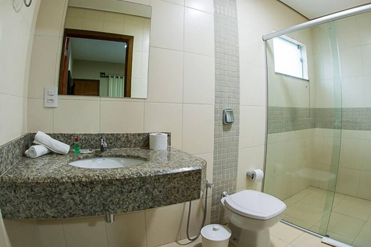 shower, free toiletries, towels