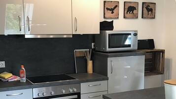 Refrigerador, microondas, horno, placa de cocina