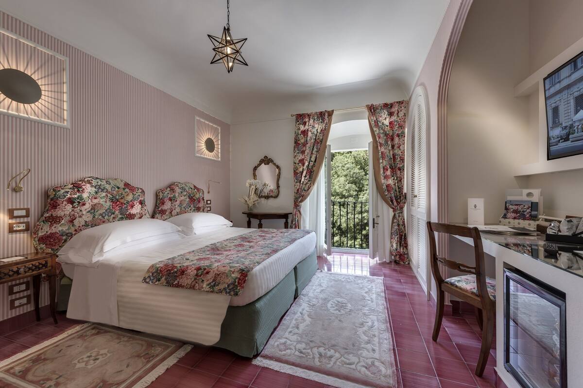 Classic Double Room | Minibar, in-room safe, desk, cribs (free)