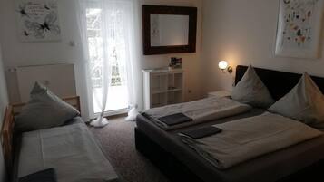 Apartment | 2 bedrooms, iron/ironing board, free WiFi, bed sheets