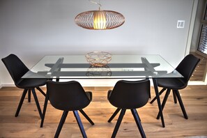 Apartment | In-room dining - Plenus Riverloft (Bremen)