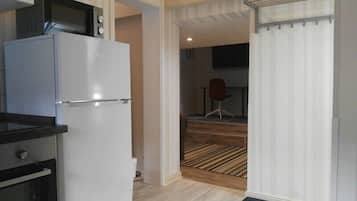 Departamento | Cocina privada | Refrigerador, microondas, horno y parrilla de estufa
