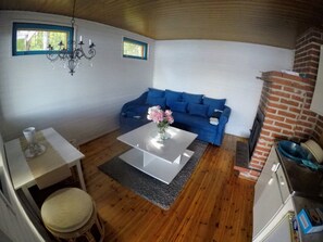 トラディショナル コテージ レイクビュー レイクサイド (on an Island) | 3 室のベッドルーム、ベビーベッド、ベッドシーツ