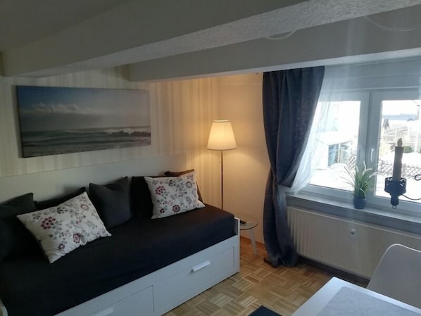 Apartment | Wohnbereich | Flachbildfernseher