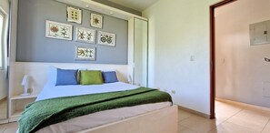 1 soverom, safe på rommet, skrivebord og strykejern/-brett