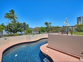 2 piscinas al aire libre