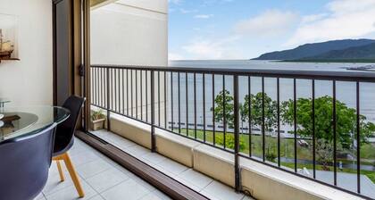 Cairns Ocean View Apartment in Aquarius