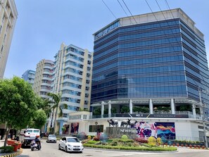 Exterior - Chillax6  at 101 Newport Blvd near Manila airports w/ pool+Wi-Fi+Netflix (Pasay)